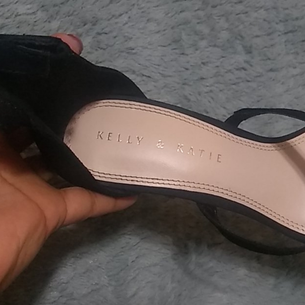 Shoes - Picture 5 of 8